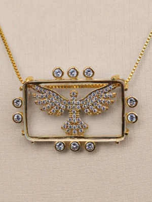 Colar Espírito Santo Cravejado com Placa Transparente