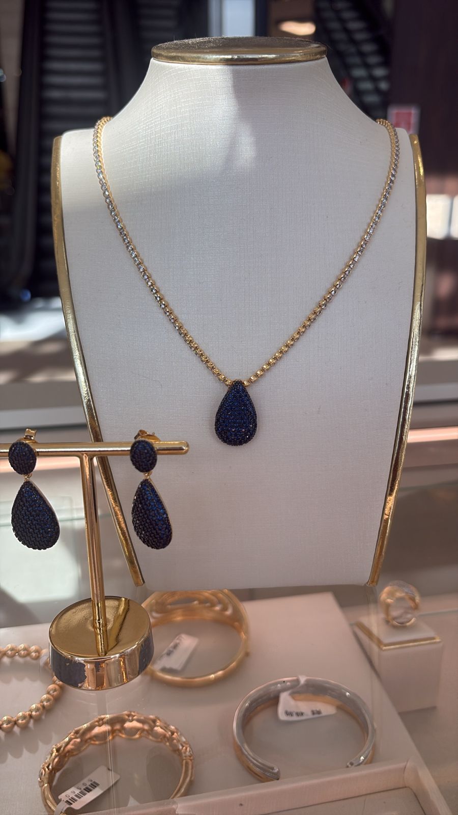 CONJUNTO COLAR E BRINCO GOTA AZUL