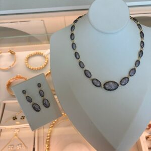 Conjunto Colar e Brinco Oval Onix Cravejado Lilás