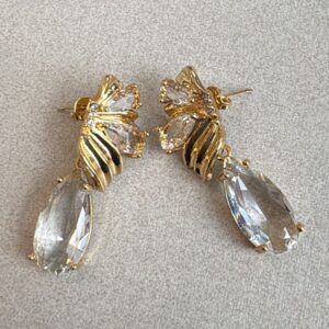 Brinco Meia Flor com Pingente Gota Cristal