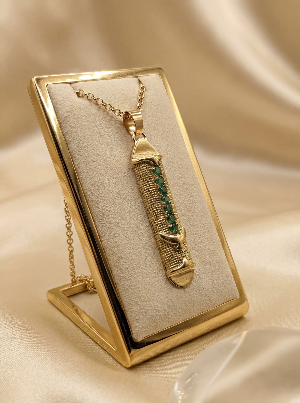 Mezuzah 18K Puro com 7 Esmeraldas Lapidadas - Imagem 2