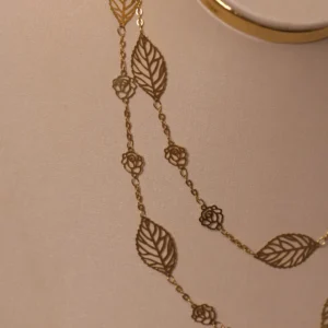 Colar Folhas e Rosas 78cm