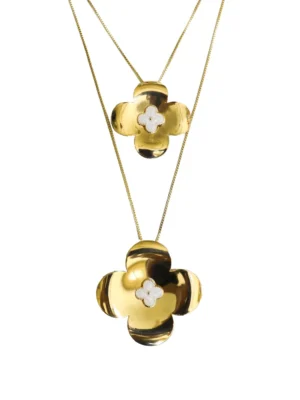 Colar Duplo de Flor Com Detalhe Esmaltado
