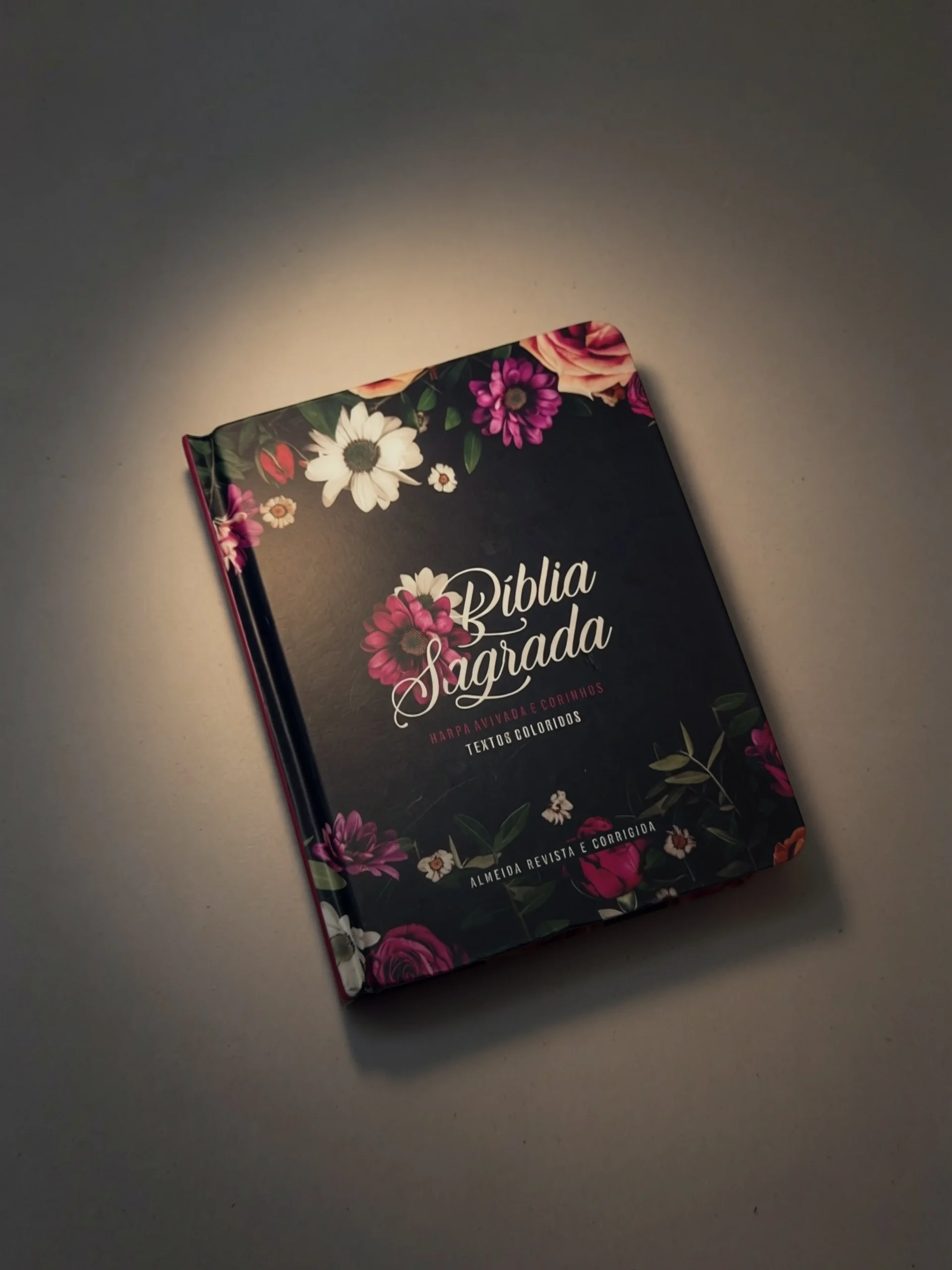 Bíblia Sagrada com Harpa Avivada e Corinhos – Textos Coloridos – ARC – Capa Floral