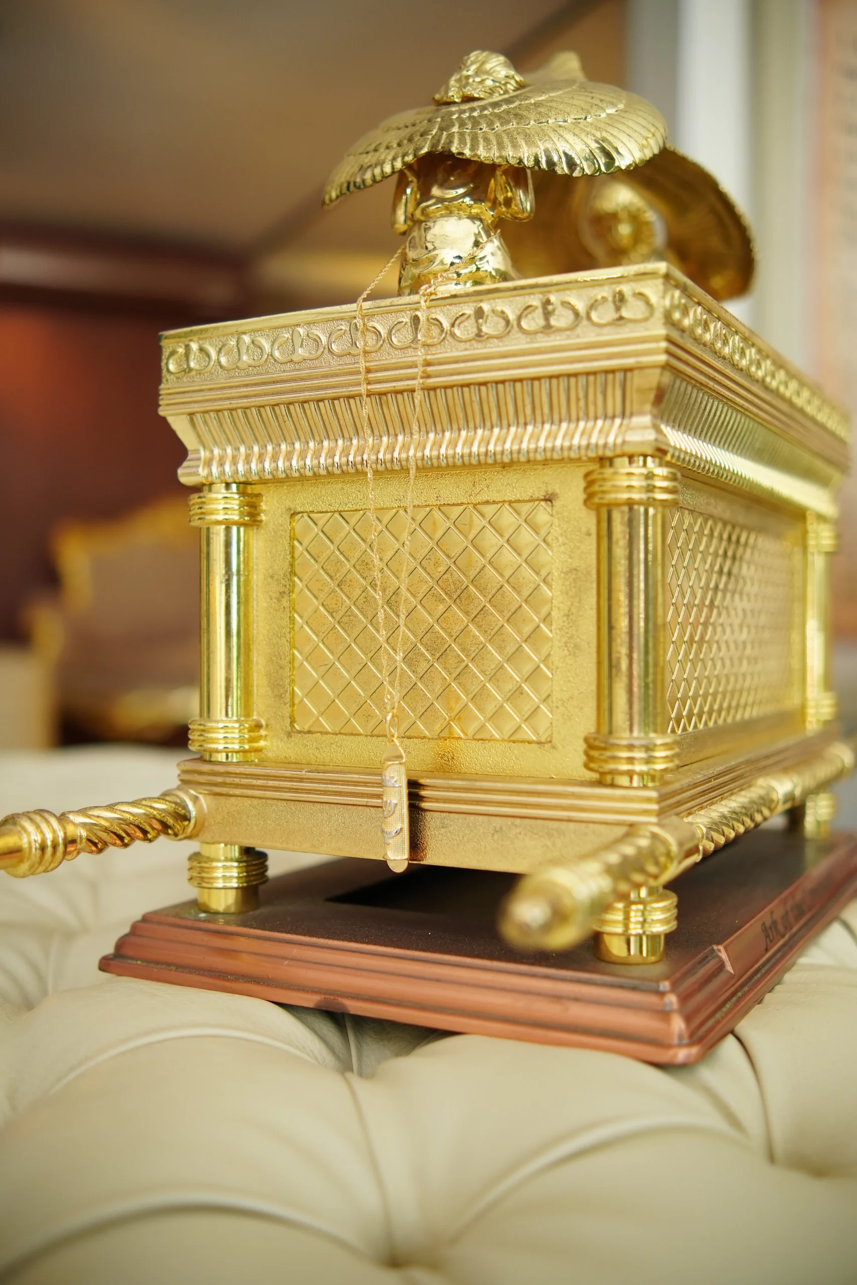 Colar Mezuzah Banhado a Ouro com 7 Pedras de Esmeralda - Imagem 3