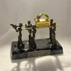 Estatueta Sacerdotes com a Arca da Aliança