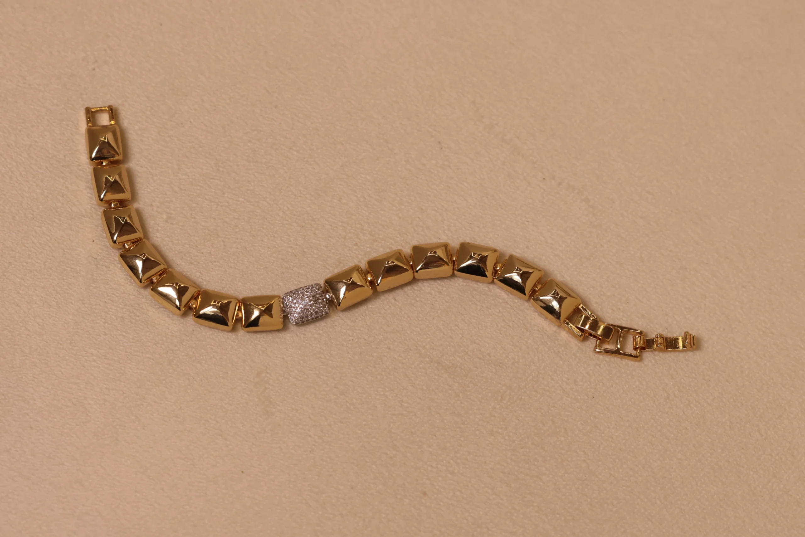 Pulseira Spike Lisa Com Centro Cravejado - Imagem 2