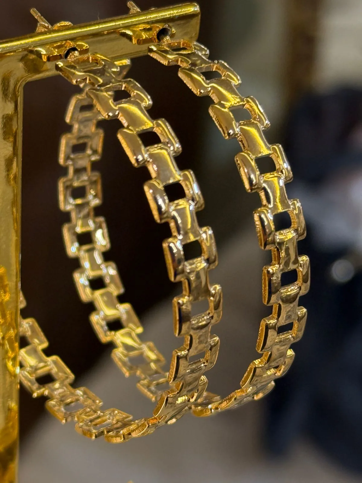 Brinco Argola De Elos Vazados Dourado