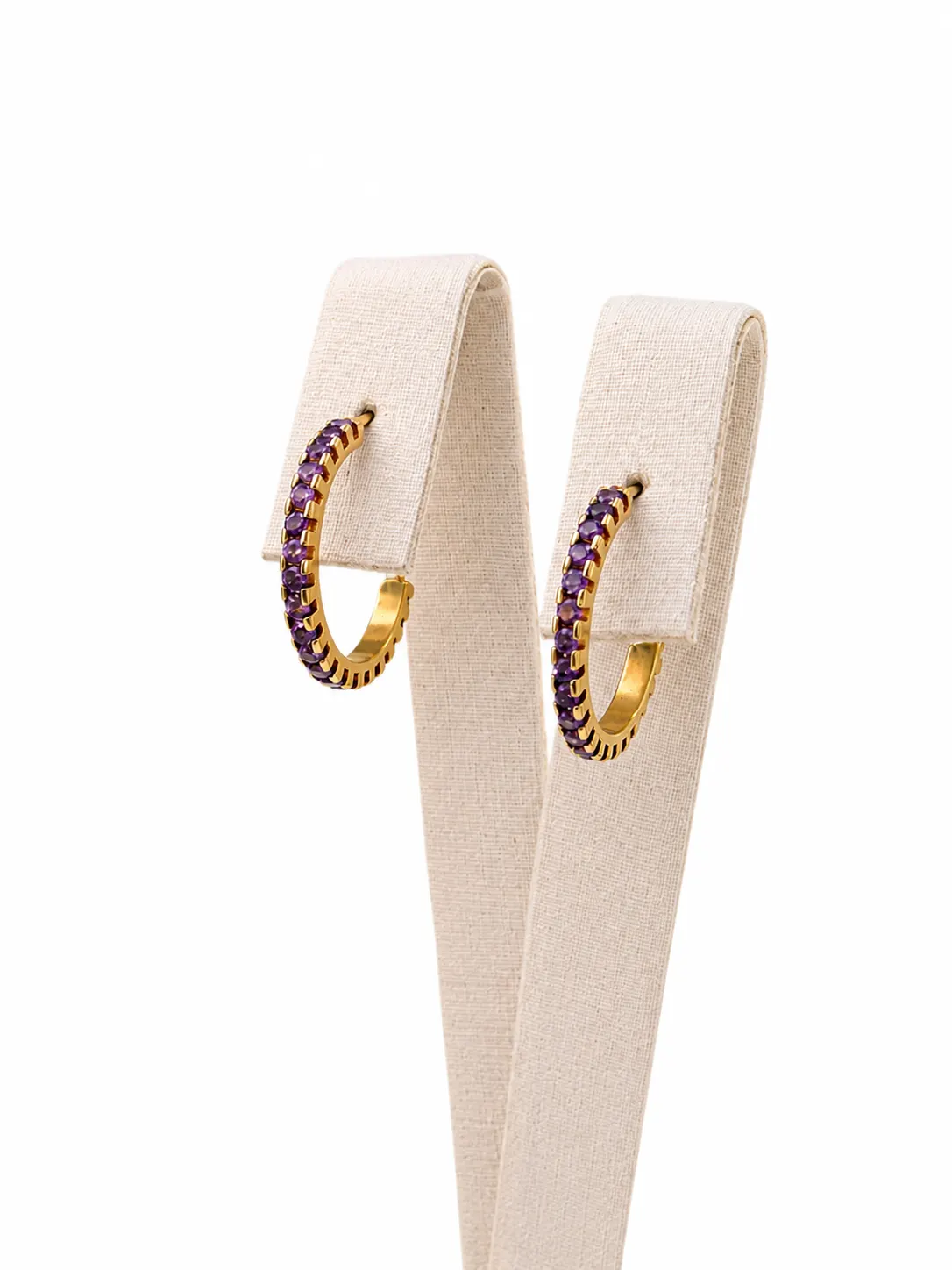 Brinco Argola Cravejado com Zircônia Roxa