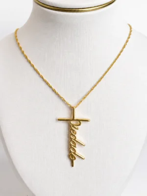 Colar Escrito Piedade Banhado A Ouro