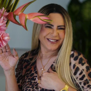 Colar Cruz Pérola Divina Dourado