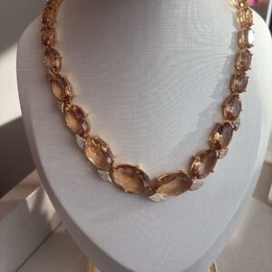 Chocker Pedraria Morganita com Pequenos Leques Cravejados Fecho Imã