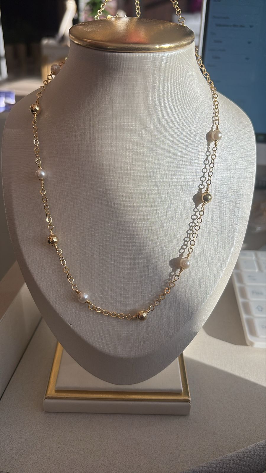 Colar Elos com Bolinhas e Pérolas 60cm