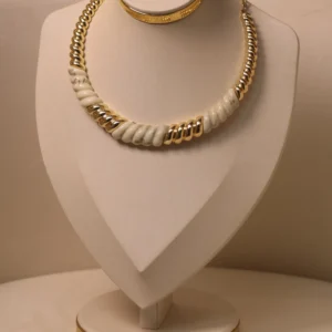 Colar Hélice Bicolor Pérola Dourado