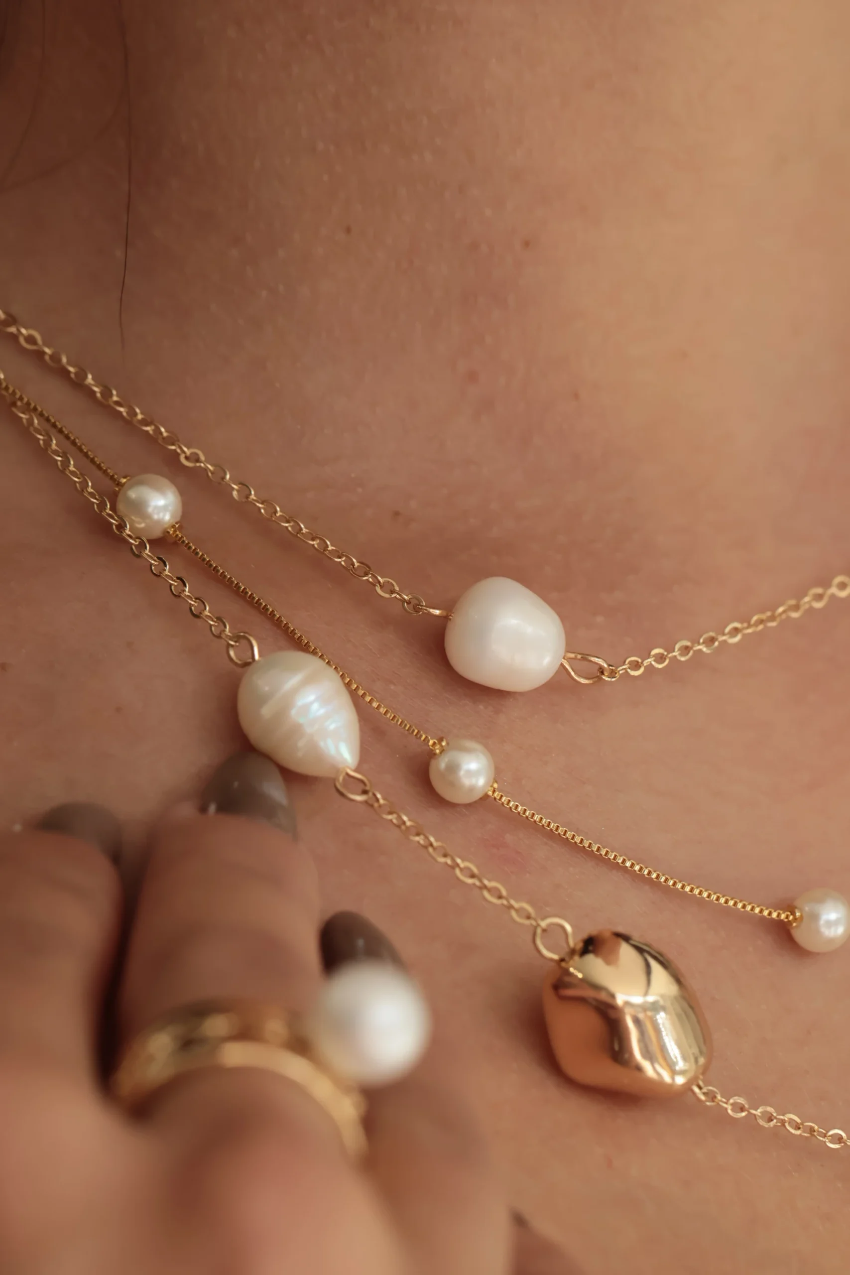Colar Longo Dourado Pérolas e Elos Orgânicos - Imagem 2
