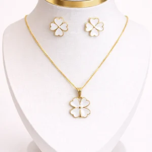 Conjunto Colar e Brincos Van Cliff Branco